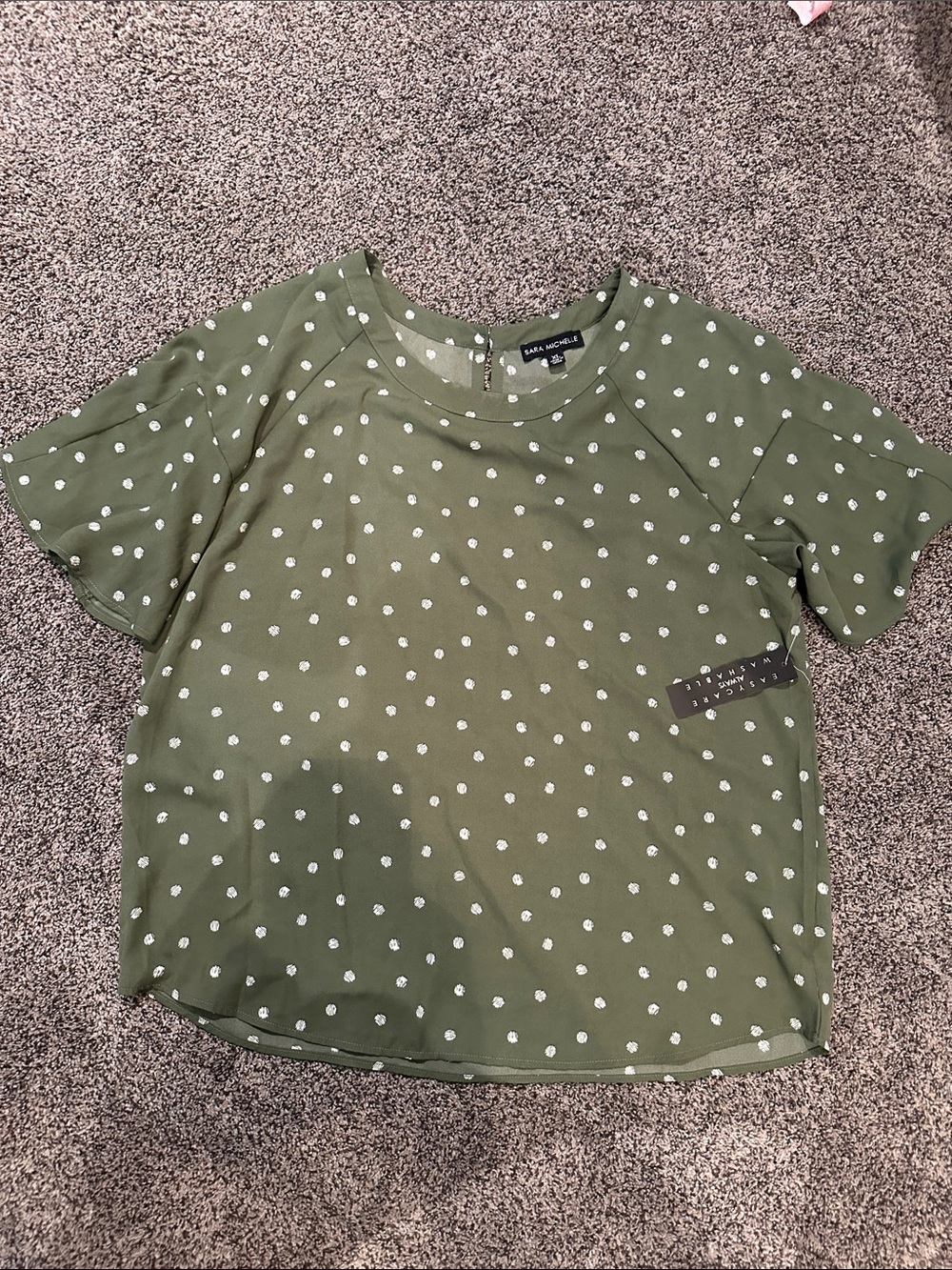 NWT Sara Michelle Flowy Washable Olive Green polka dot Blouse. Size XL. Pretty!